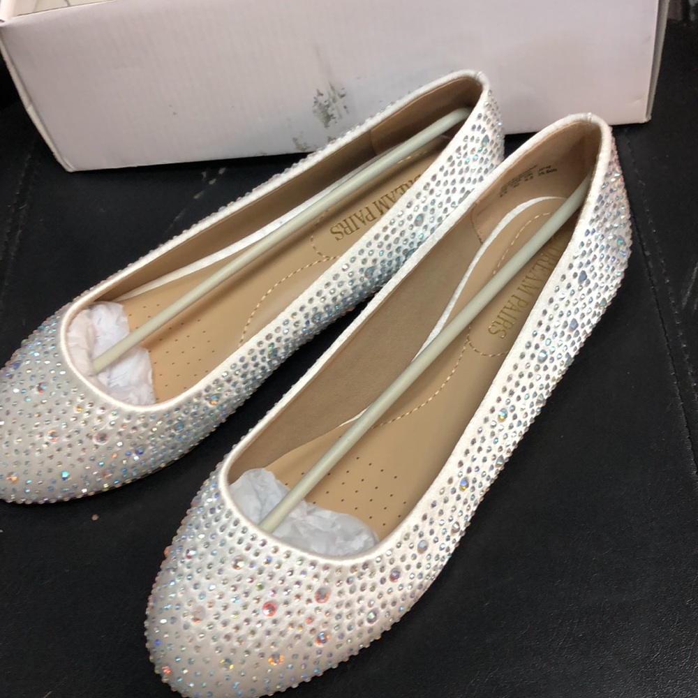Brand new stylish rhinestone flats great for any formal occasion - Picture 2 of 5